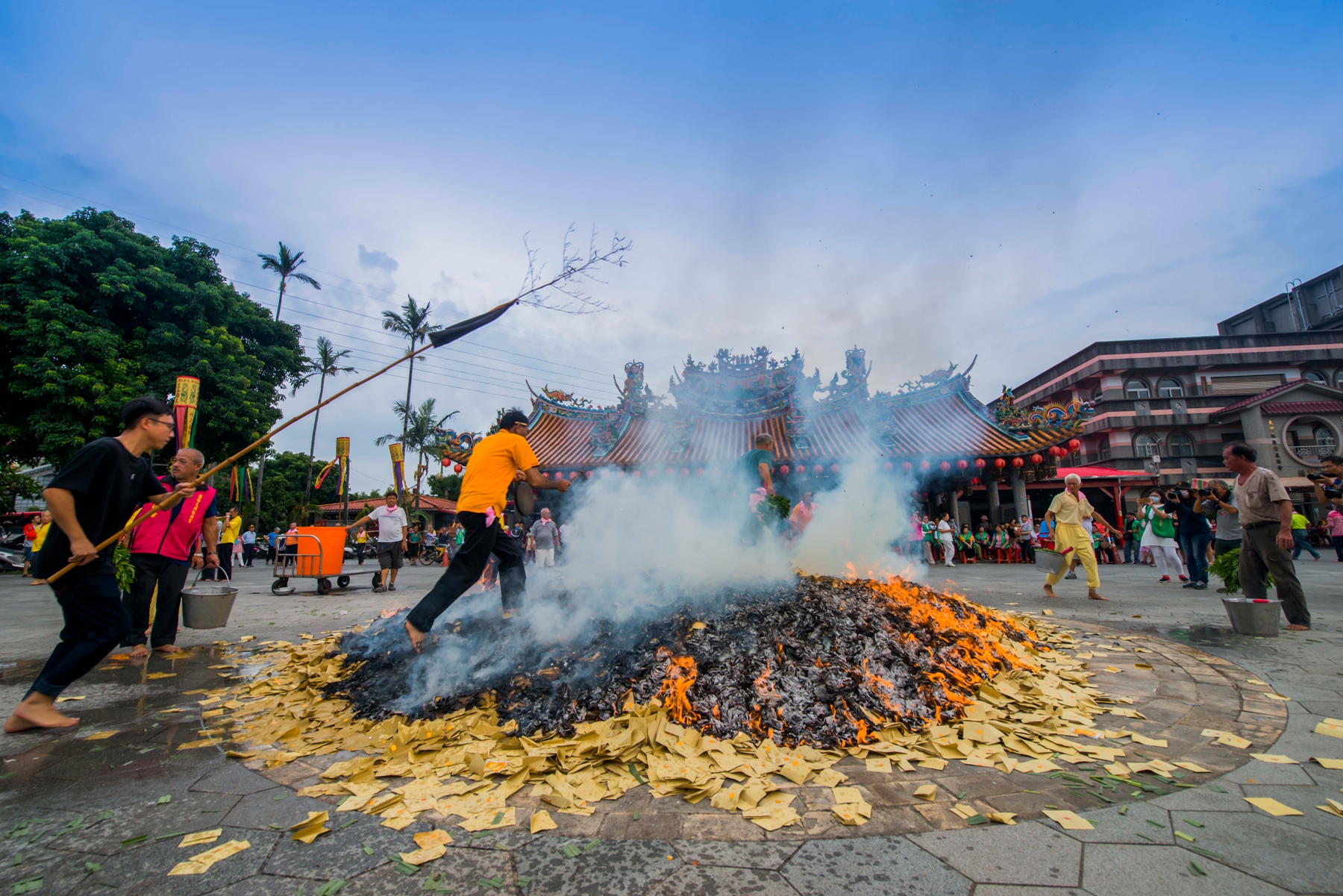2月入選-吳秀玲-過火儀式