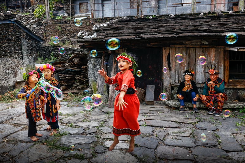 6月佳作-邱瑞山-歡樂童年