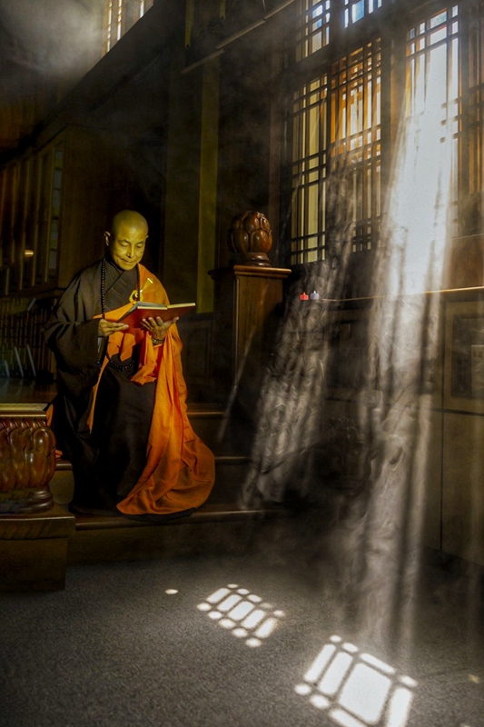 6月佳作-陳泓文-誦經