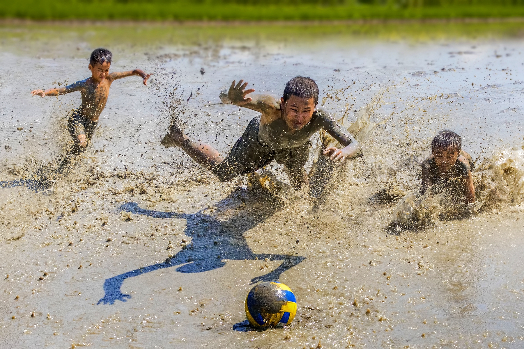 12月入選-殷偉程-泥巴球戰