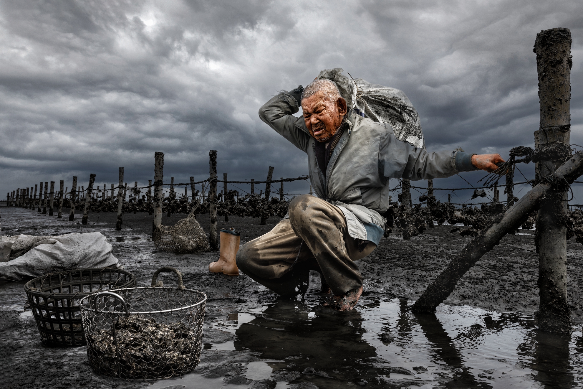 10月入選-邱瑞山-奮力扛起生活重擔