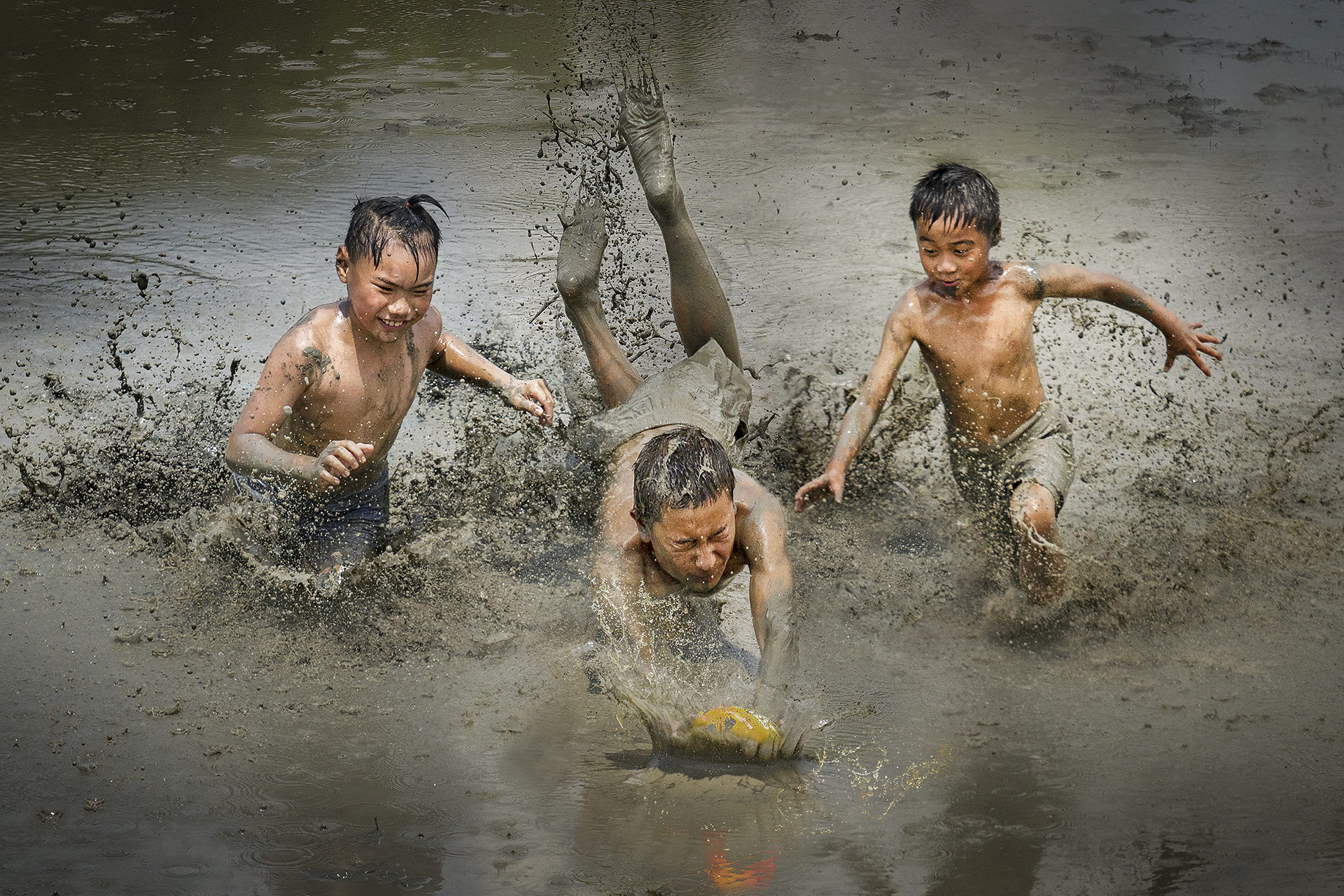 2月-佳作-爭奪戰-戴志英
