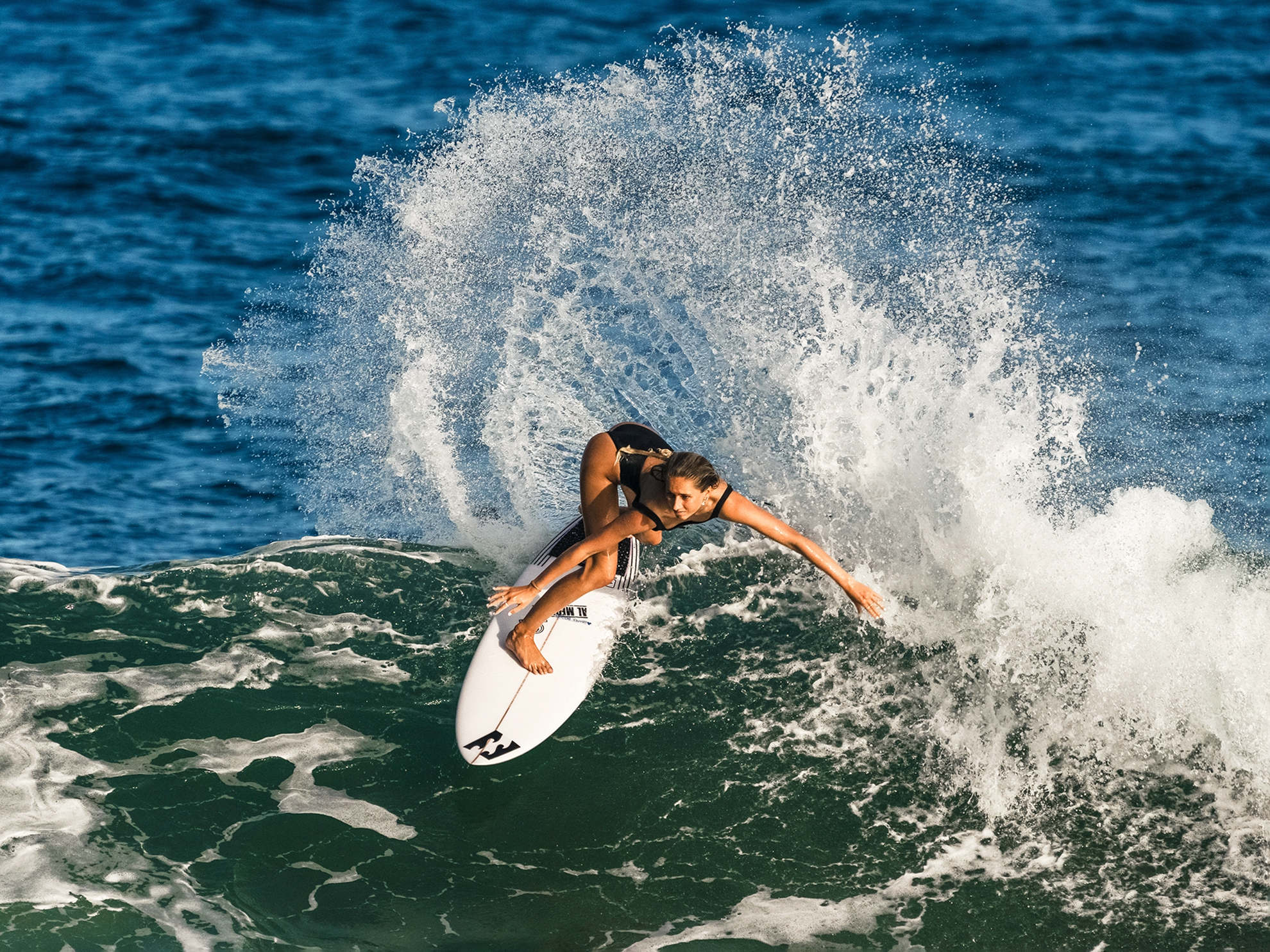 8月-佳作-胡菀玲-花式衝浪
