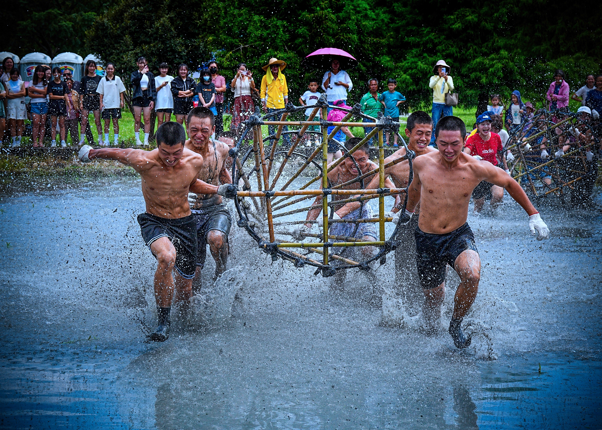 10月-(秋)-佳作-張坤柏-籠仔笱搶水