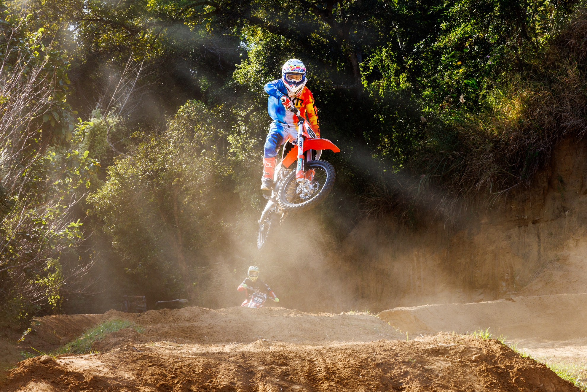 1月-(春)-入選-陳安儀-騎影閃耀